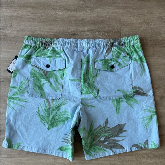 Tommy Hilfiger swim trunks NWT 9 in inseam NWT SZ 44 Tropical Palm Trees - Picture 1 of 5